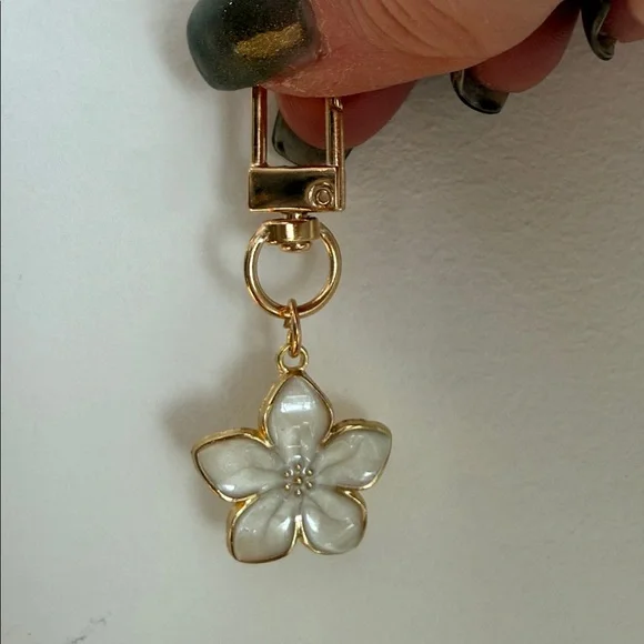Mini white daisy purse clip - Picture 4 of 4